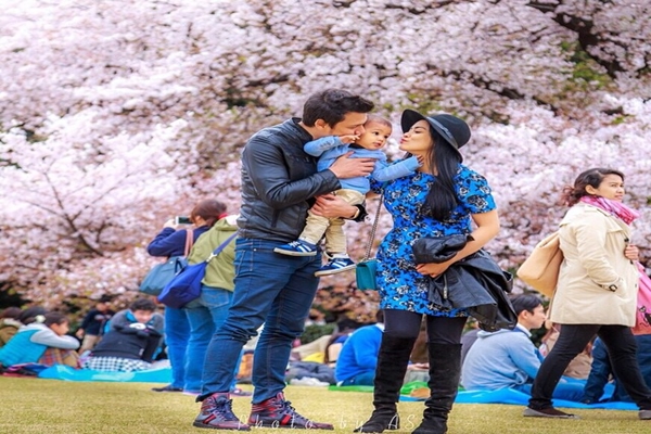 Christian Sugiono dan Titi Kamal Bagi Peran dalam Asuh Anak