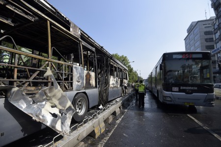 Sudah Hampir 5 Jam, Bangkai Bus Transjakarta Belum Diderek