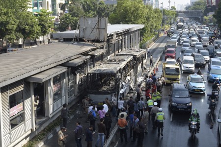 Ini Kesaksian Warga saat Bus Transjakarta Terbakar