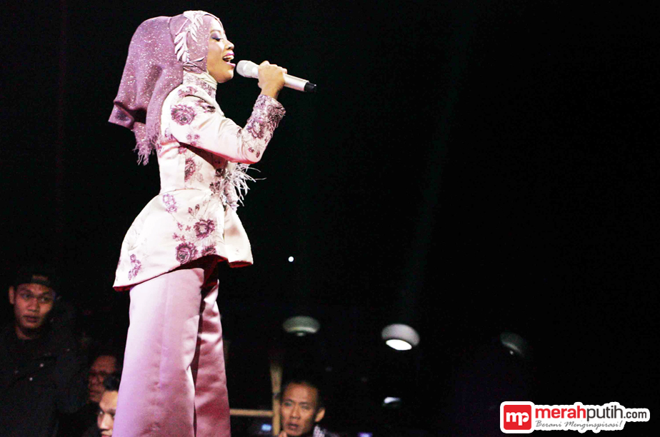 Meski Tengah Sakit, Desy Natalia Tetap Tampil Memukau