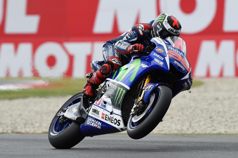 Kaca Helm Penyebab Lorenzo Tak Naik Podium