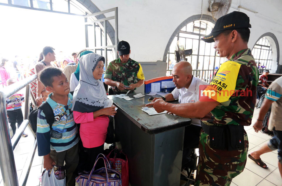 Amankan Arus Mudik, Stasiun Senen Sewa 135 Personil Brimob