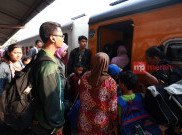 Penumpang Kereta Api di Stasiun Cirebon Melonjak 100 Persen