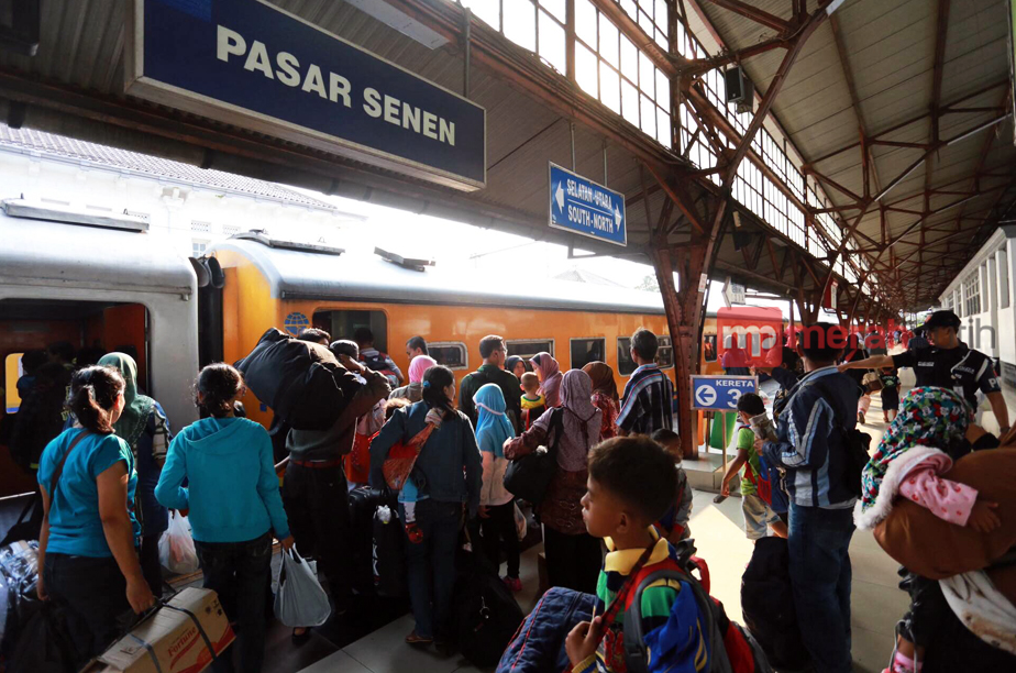 Sekitar 20.235 Penumpang Arus Mudik Hari Ini Berangkat dari Stasiun Senen