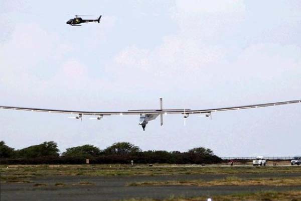 Solar Impulse Tuntaskan Penerbangan ke Hawaii