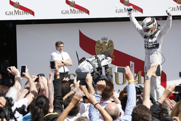 Lewis Hamilton Cetak Hattrick di GP Inggris
