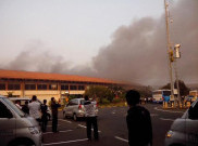 Kebakaran di Terminal 2E Bandara Soekarno-Hatta Masih Belum Padam