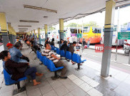 Petugas Terminal Pulo Gadung Bekerja 24 Jam Selama Arus Mudik