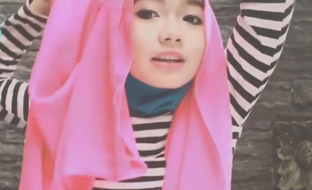 Tutorial Hijab Anggun untuk Hari Lebaran