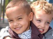 Bobby dan Riley George, Anak Kembar Beda Warna Kulit