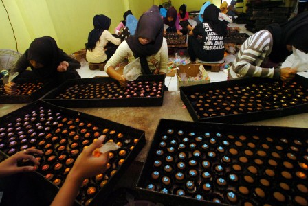 Produksi Kue Jelang Lebaran