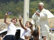 Ribuan Orang Menyambut Paus Fransiskus di Ekuador