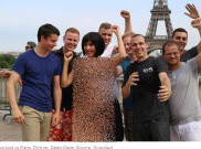 Seniman Kontroversial Ditangkap Akibat Selfie Tanpa Busana di Menara Eiffel