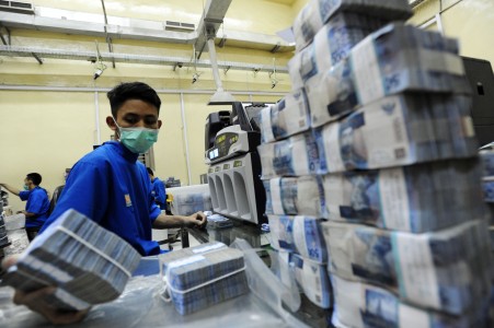 Awal Pekan, Rupiah Ditutup Anjlok Rp14.333 per Dolar AS