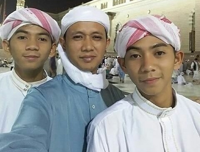 Umrah, Bentuk Kasih Sayang Rizki-Ridho pada Keluarga