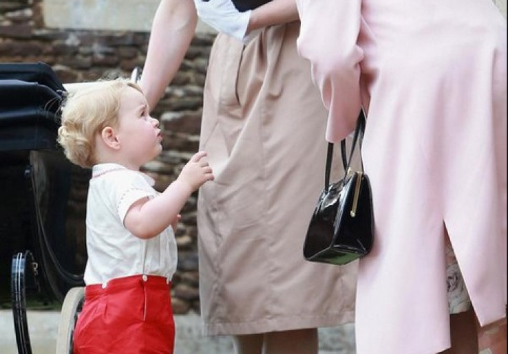 Pangeran George Kenakan Baju 'Kembar' dengan Sang Ayah