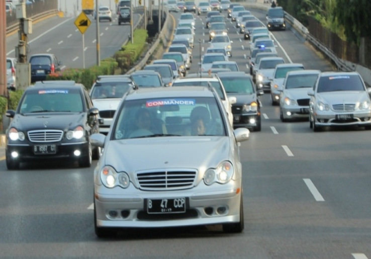Keakraban Mercedez-Benz W203 Club Indonesia Warnai Bulan Ramadan