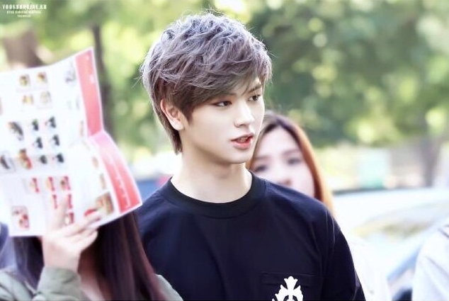 Aksi Nekat Sungjae BTOB Pecahkan Semangka Pakai Kepala di Acara 'Weekly Idol'