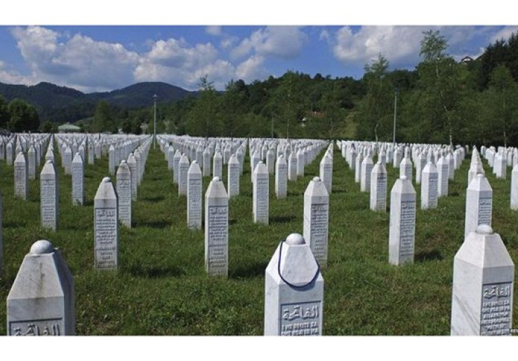 Diserang, PM Serbia Kabur dari Peringatan Pembantaian Muslim Srebrenica