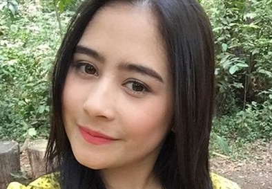 Keakraban Prilly Latuconsina dan Sang Mama
