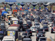 Antrean Kendaraan Pemudik Membeludak di Tol Cipali