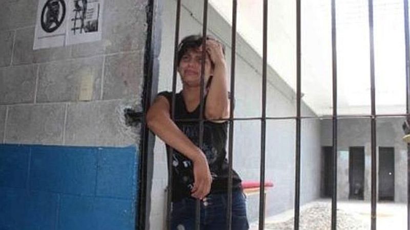 Miris, Wanita Ini Ditangkap Karena Tidak Menyetrika Baju Suaminya