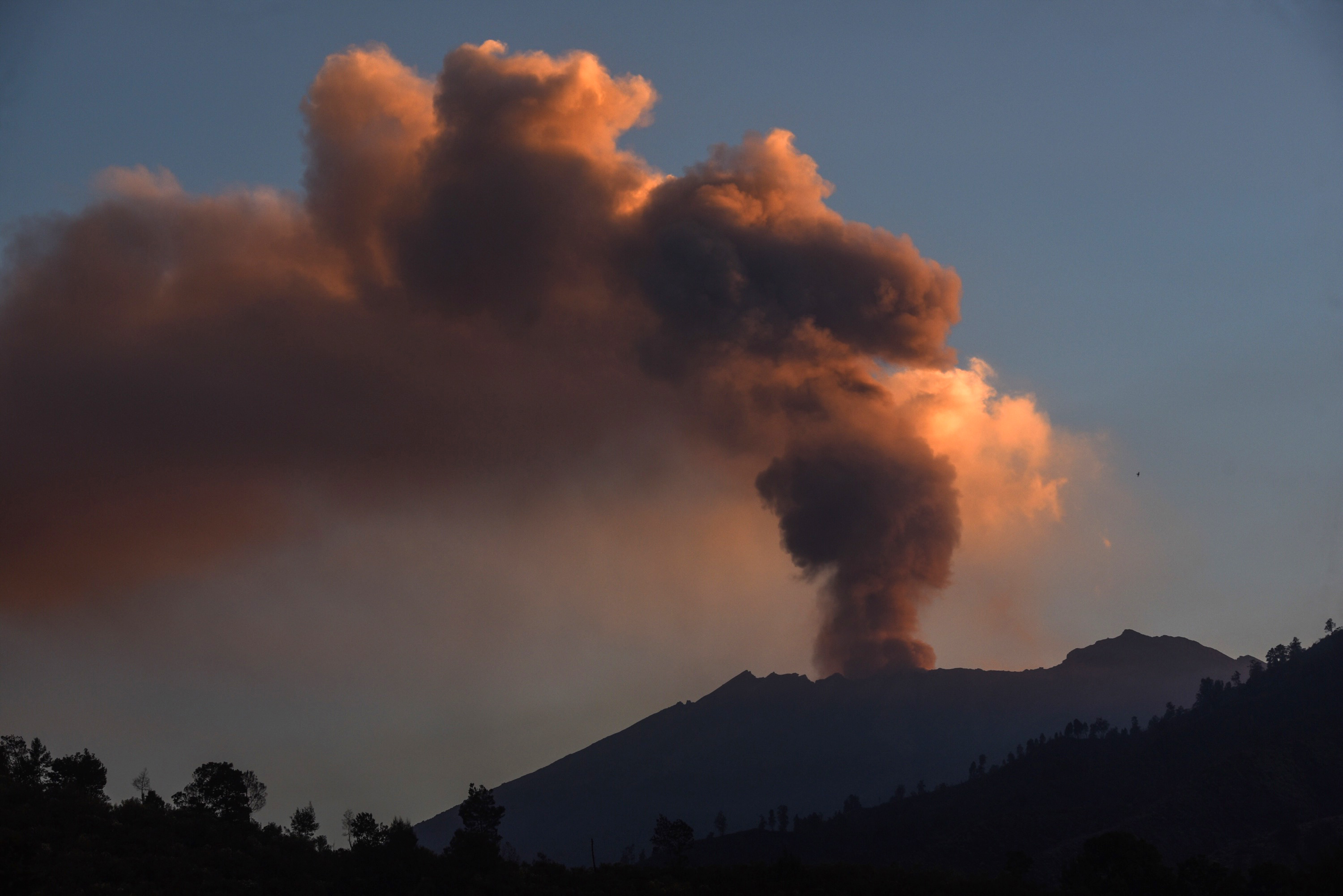 Erupsi Gunung Raung, Bandara Juanda Kembali Ditutup