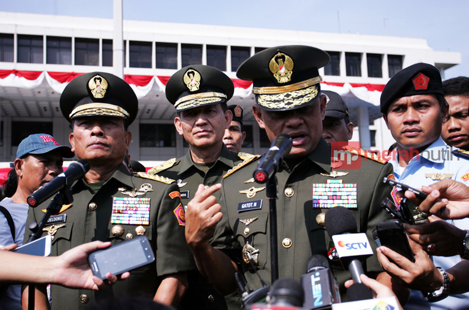 Parade Prajurit dan Demonstrasi Perang Meriahkan HUT TNI 