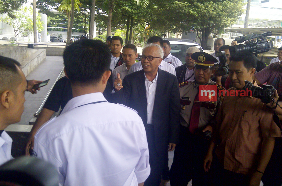 KPK Jemput Paksa OC Kaligis