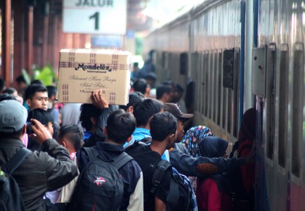 Arus Mudik Kereta Api