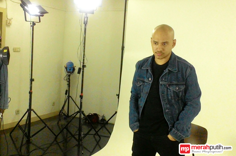 Rekaman di Inggris, Husein Idol Kecewa Tak Sempat ke Stamford Bridge