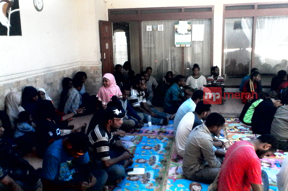 Tangkal Konflik Tolikara, Puluhan Pemuda dan Pelajar Papua Berlebaran Bersama