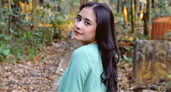 Prilly Latuconsina Jaga Jarak dengan Aliando
