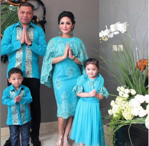 Ciuman Manis Raul Lemos untuk KD Saat Lebaran