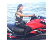 Aksi Aura Nabila Izzathi Bermain Jet Ski di Samarinda
