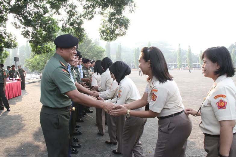 Panglima TNI Halal Bil Halal dengan Prajurit dan PNS TNI