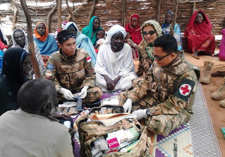 Prajurit TNI Gelar Pengobatan Massal Gratis di Darfur Barat 