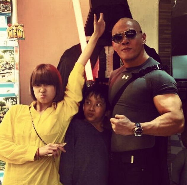 Foto Mesra Chika Jessica Bersandar di Dada Deddy Corbuzier
