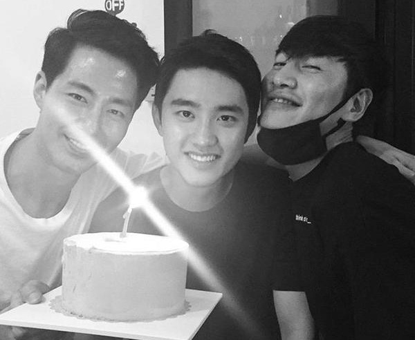 Keseruan D.O EXO Rayakan Ulang Tahun Pertama Drama It’s Okay It’s Love
