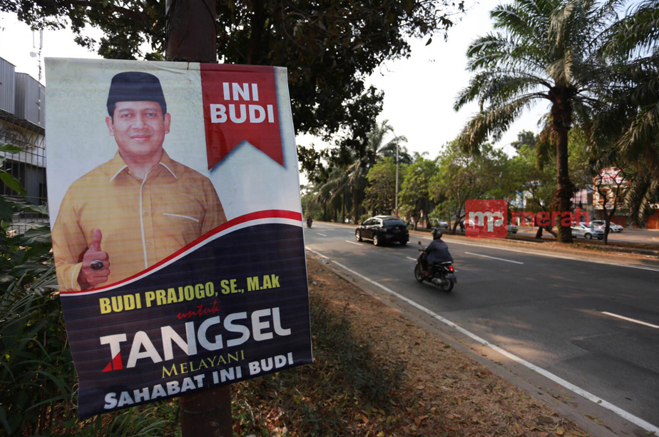 Kampanye Belum Dimulai, Ratusan Atribut Cakada Tangsel Sudah Beredar