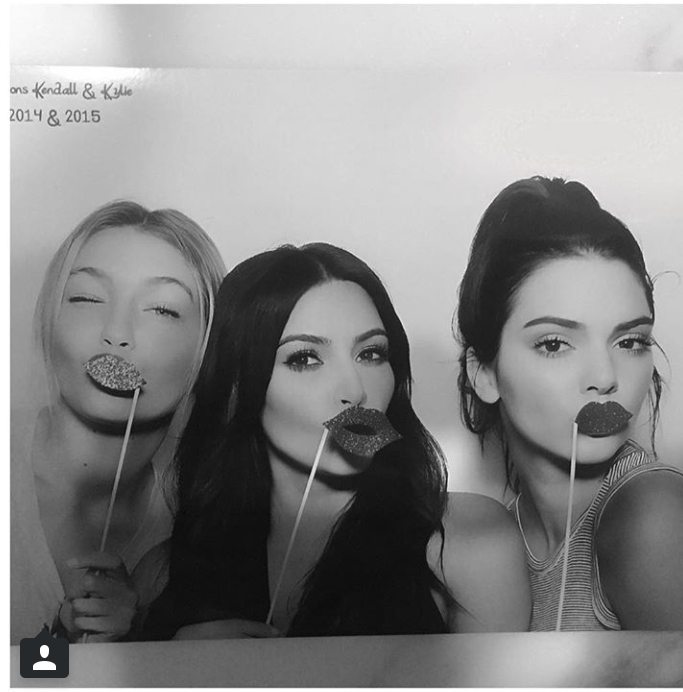 Kylie Jenner dan Kendall Jenner Lulus SMA