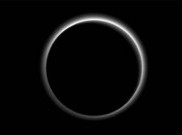 Citra Terbaru Pluto: langit Berkabut dan Es Mengalir
