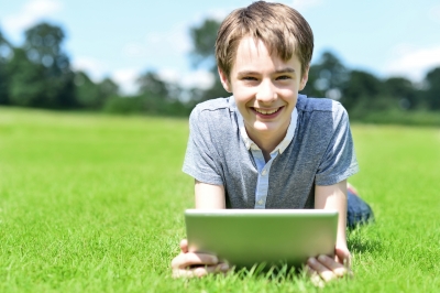 Anak Pecandu Gadget? Ini Bahayanya bagi Kesehatan!