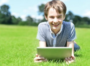 Anak Pecandu Gadget? Ini Bahayanya bagi Kesehatan!