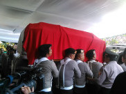 Puluhan Mobil Polisi Iringi Jenazah Irjen (Purn) Alex Bambang Riatmodjo