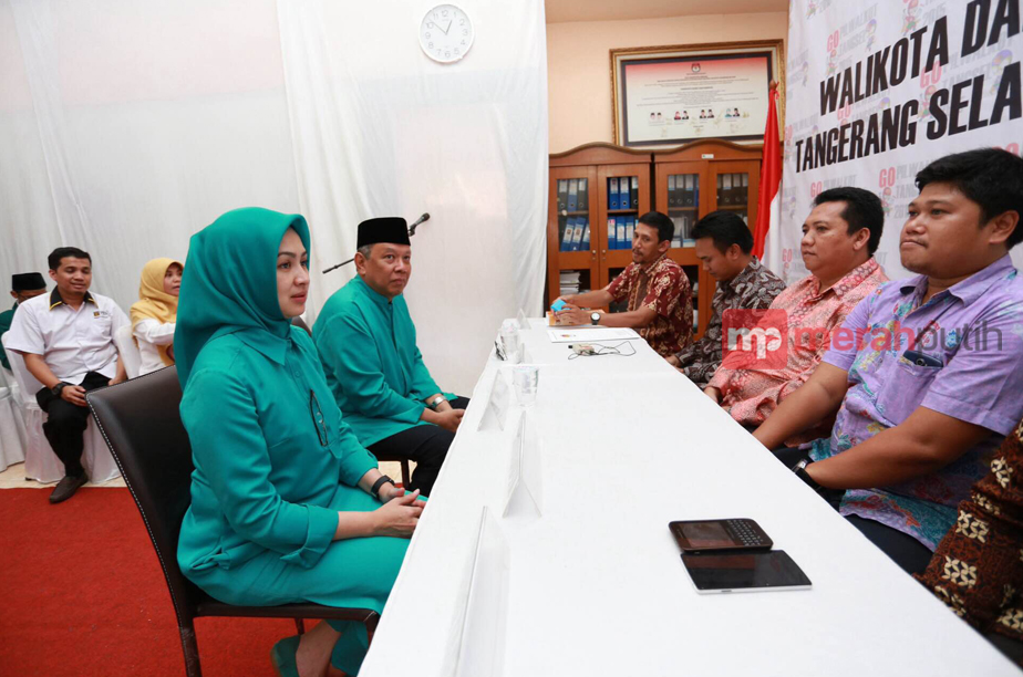Tanpa Didampingi Suami, Airin Tetap Modis
