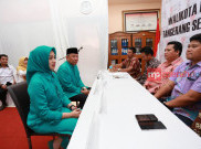 Tanpa Didampingi Suami, Airin Tetap Modis