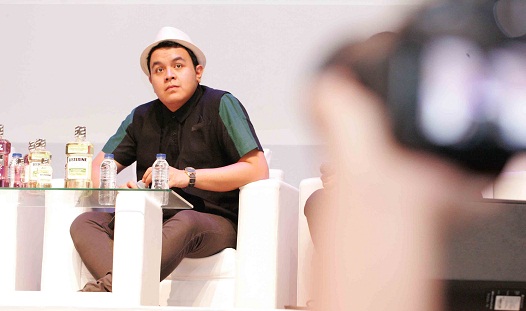 Tulus Sabet Tiga Penghargaan AMI Awards 2015
