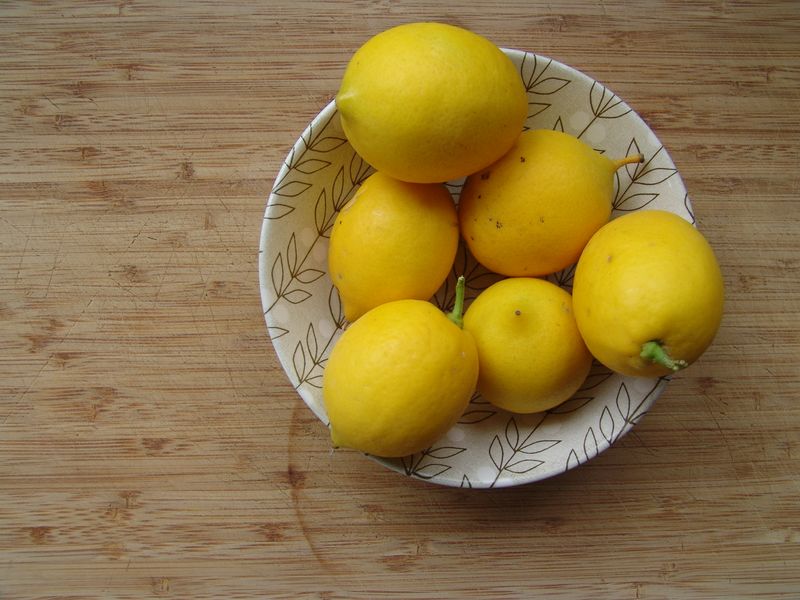 Sering Minum Air Lemon Dapat Merusak Gigi