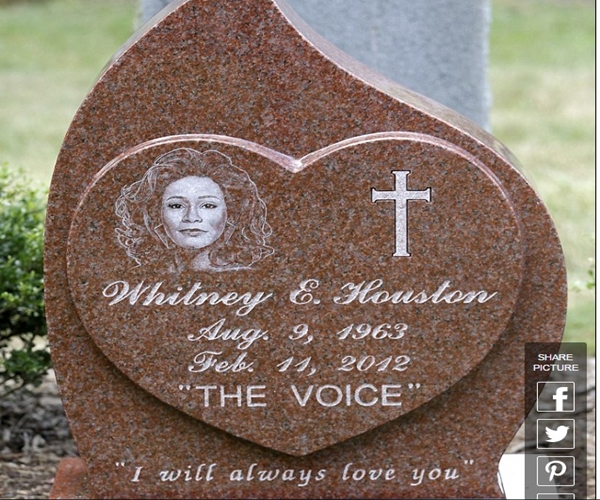 Bobbi Kristina akan Dimakamkan di Samping Makam Ibunya